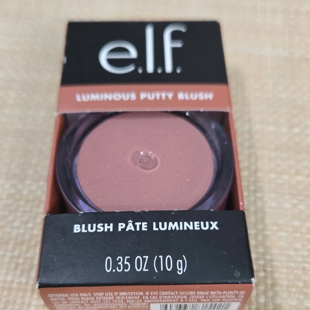 e.l.f. Luminous Putty Blush in mauve pink
